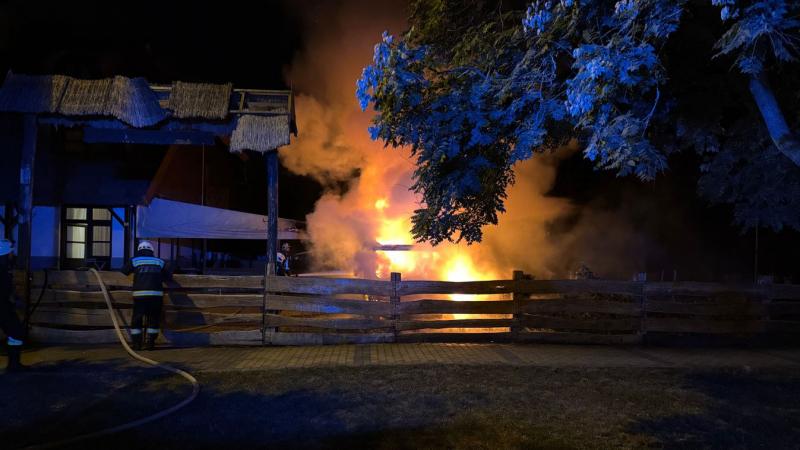 Elképesztő felvétel látott napvilágot, amely felfedi a Hajdúszoboszlón történt lakókocsitűz hátterét. A videó és a fotók tanúsága szerint a helyzet sokkoló részletei most már mindenki előtt világossá váltak.