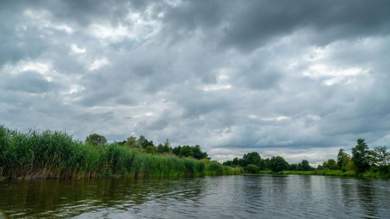 Holnap az időjárás várhatóan komoly kihívások elé állítja a hangulatunkat.