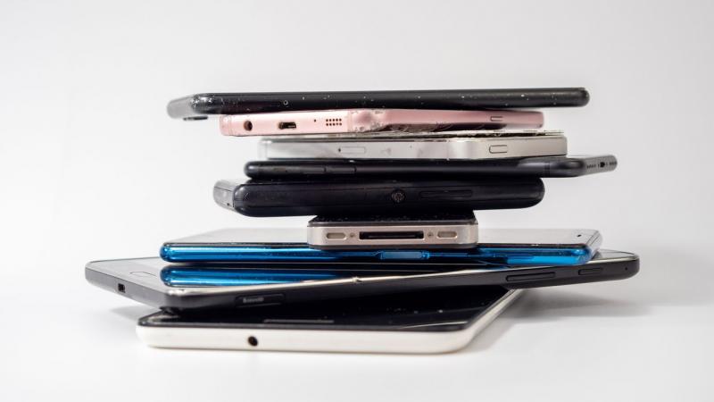 Tízmilliárdos csalás gyanújával több tucat embert vettek őrizetbe, akik egy szegedi vállalkozás irányítása alatt működtették a bűnszervezetet. A hatóságok által végzett akcióról videófelvétel is készült.