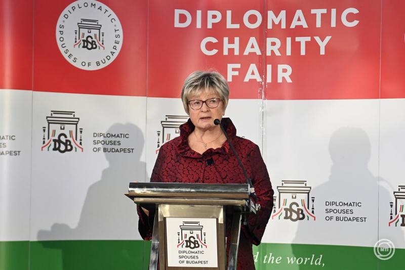 Nagy Zsuzsanna: Az összefogás és a segítőkészség mint az emberi értékek alapkövei

Nagy Zsuzsanna szerint az összefogás és a segítőkészség az emberiség közös kincsei. Ezek az értékek nemcsak a társadalmi kapcsolatok erősítésében játszanak kulcsszerepet, h