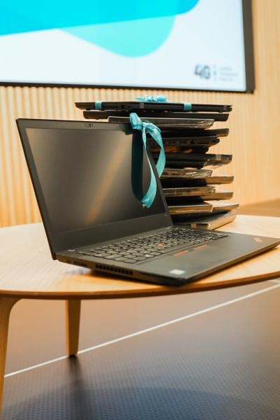 A 4iG Alapítvány 220 laptop átadásával támogatta a jövő generációját, lehetőséget teremtve 15 iskola diákjainak a digitális tanulásra és fejlődésre.