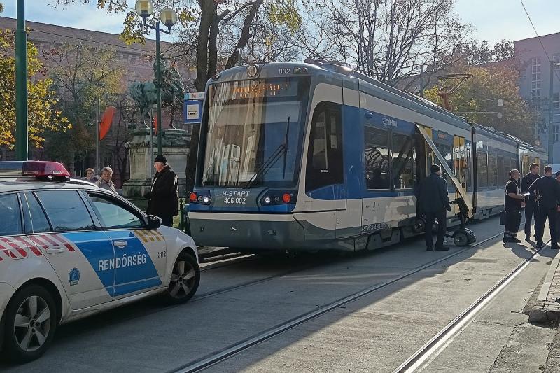 Szegeden egy incidens történt, amely során az egyik tram-train ajtaja megrongálódott.