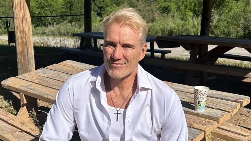 A jövője csupán néhány évre volt előre megjósolva, ám Dolph Lundgren bátorsága és elszántsága felülmúlta a várakozásokat – sikeresen legyőzte a rákot. Az életének ezen nehéz szakasza igazi inspirációt nyújt mindannyiunk számára.