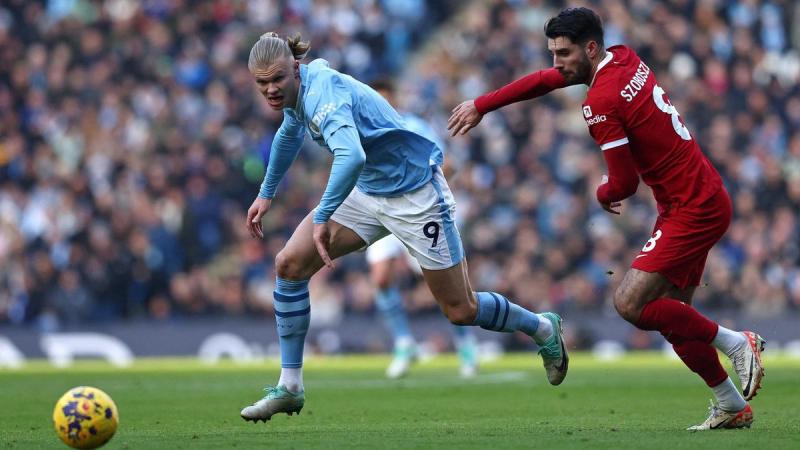 A Premier League éllovasa, a Liverpool, izgalmas mérkőzés előtt áll, hiszen a címvédő Manchester City-t fogadja a pályáján. Szoboszlai Dominik is a csapat soraiban léphet pályára, ami még inkább fokozza az összecsapás tétjét és érdekességét. A két csapat 