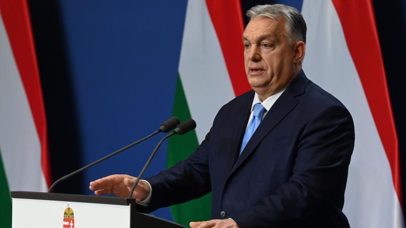 Orbán Viktor határozott üzenetet fogalmazott meg: Az ország gazdasági alapjait kívánják megroppantani.