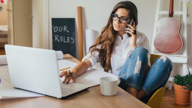 A munkavállalók teljesen kiborultak a home office eltörlése miatt, miközben a bank vezetője cseppet sem törődik a véleményükkel.