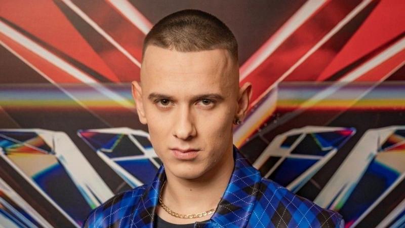 Fehér Krisztián megjelenése miatt az internet népe szórakozottan nevetgél, hiszen a videója olyan, mintha egy éppen most szabadult börtönviselt személy lépne a nyilvánosság elé. A szituáció igazán vicces és kínos egyben!