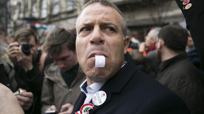 Juhász Péter és Látó János olyan személyek, akik a pedofíliával kapcsolatos ügyekben tevékenykednek, és ha nem hozzák nyilvánosságra a rendelkezésükre álló bizonyítékaikat, akkor komoly kérdések merülhetnek fel a hitelességükkel kapcsolatban.