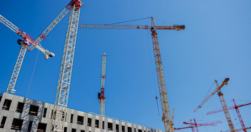 Egy új javaslat alapján februártól lehetőség nyílik arra, hogy hitel segítségével olyan lakásokat vásároljunk, amelyek még csak a tervezőasztalon léteznek.