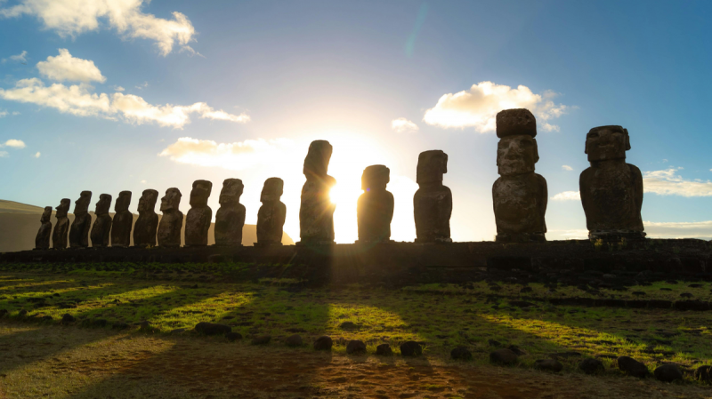 Hogyan kerültek ezek a hatalmas szobrok a Húsvét-szigetre? A kutatók végre rávilágítottak a 80 tonnás óriások titkára, és felfedték a rejtély mögött álló összefüggéseket.