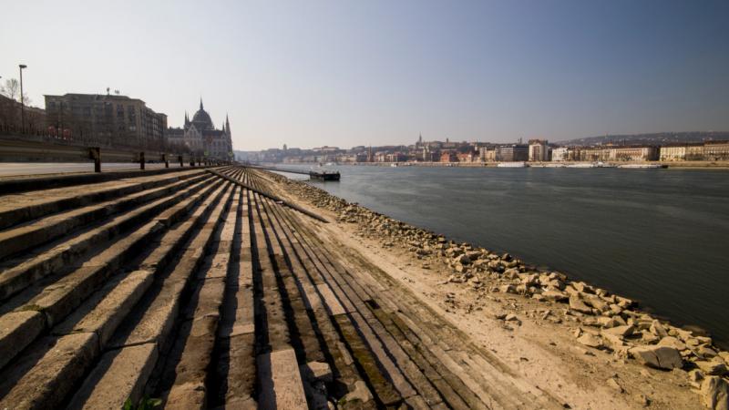 Budapesten lehetőség nyílhat Putyin és Zelenszkij találkozójára, ami izgalmas fejleményeket hozhat. Trump szerepe mint a békefenntartó közvetítő egyre inkább a figyelem középpontjába kerül. Az esemény sokak számára érdekes perspektívákat nyithat meg. - Pé