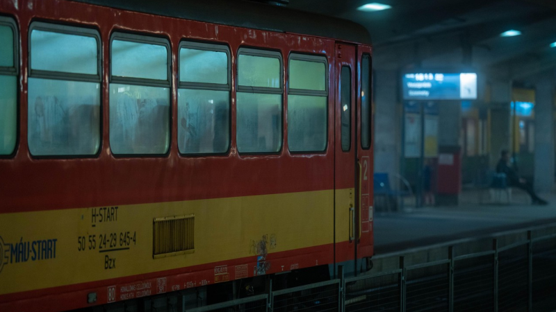 Mátészalkán egy különös esemény történt: egy vezető nélküli vonat szabadjára kerekedett, és izgalmas pillanatokat okozott a városban.