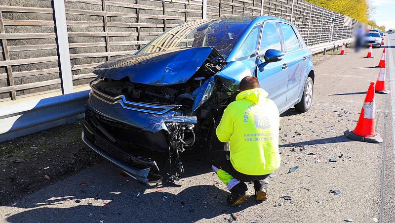 Két fiatal gyermek szenvedett sérüléseket egy baleset következtében az M5-ös autópályán.