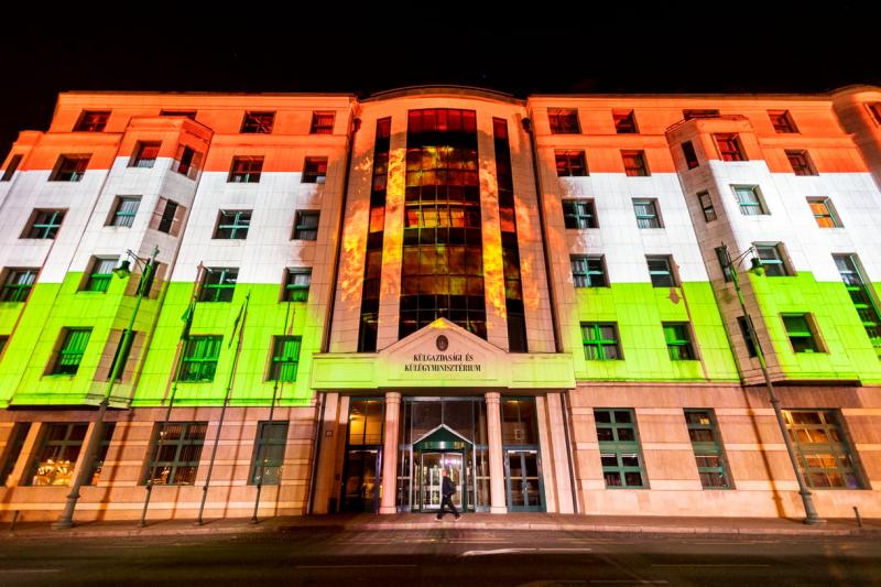 Szijjártó most egy különleges küldetést bízott a Konnektivitás Barátai Alapítvány alapítójára, aki hamarosan Vietnámba utazik.