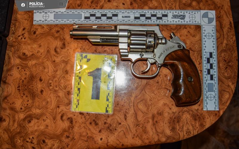 Egy szlovákiai férfi otthonában fegyvereket és működőképes robbanószerkezetet találtak.