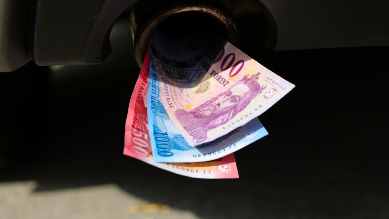 A magyar benzin ára valóban változó, és a helyzet bonyolult. A válasz tehát: 